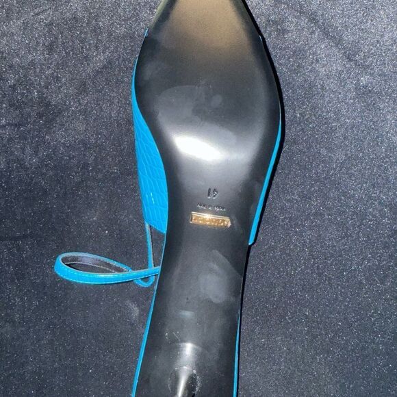 Brand new GUCCI 
Calfskin Crocodile Print Square Slingback Pumps size 41 - Picture 16 of 16